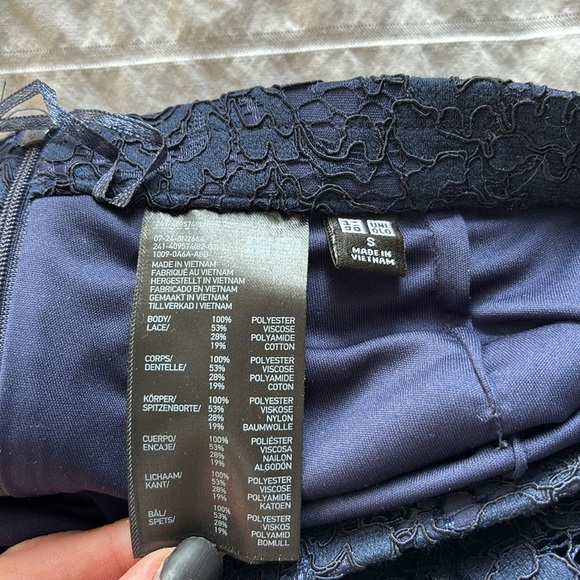Uniqlo tea-length navy skirt, size S - Picture 4 of 5